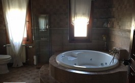 Chalet con 5 dormitorios y 5 baños en Gójar