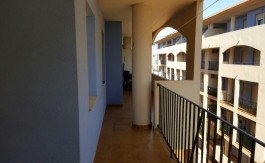 Piso de 3 dormitorios y 2 baños en Almerimar, Residencial Lago Victoria.