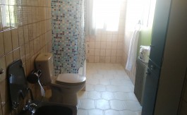 Chalet independiente de 3 dormitorios y 2 baños con piscina y 850m2 en Gójar