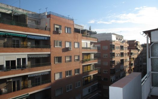 Estupendo ático con 2 dormitorios en Emperatriz Eugenia