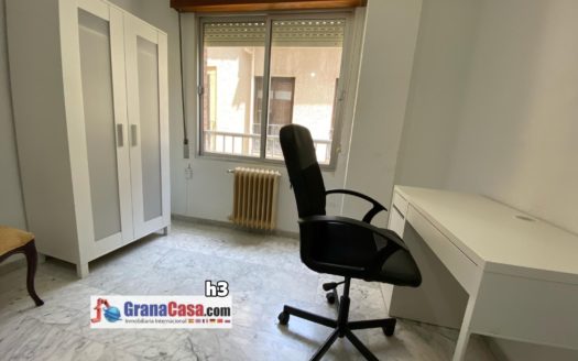 Habitaciones con calefacción central y wifi incluido en la misma Calle San Juan de Dios