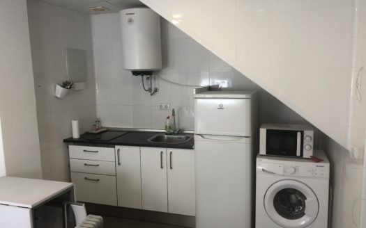 Estudio Local en Barrio Fígares frente Carrefour