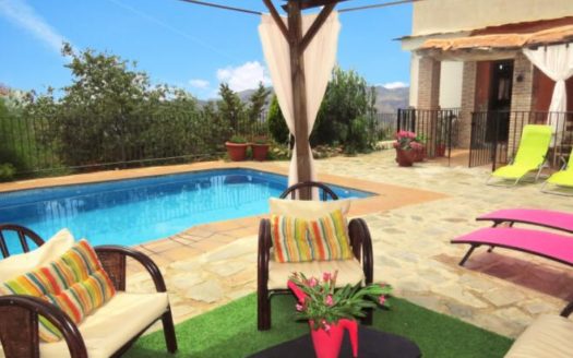 Casa de 3 dormitorios con piscina en Lanjarón, Alpujarra
