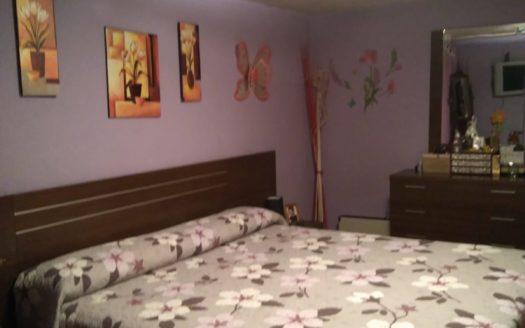 Chalet de 6 dormitorios con piscina y garaje en Huetor Santillan