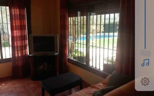 Casa con piscina con 4 hectáreas en Moraleda de Zafayona