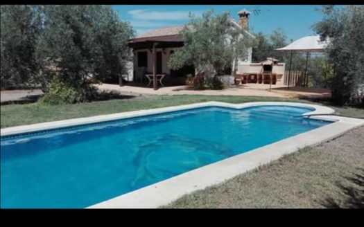 Casa con piscina con 4 hectáreas en Moraleda de Zafayona