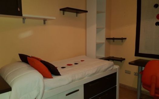 Piso de 3 Dormitorios y 2 baños con garaje frente Alcampo para larga temporada.