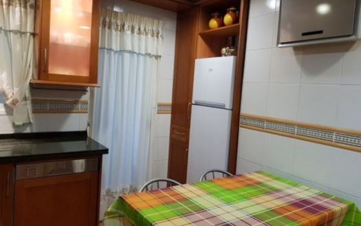 Piso de 3 Dormitorios y 2 baños con garaje frente Alcampo para larga temporada.