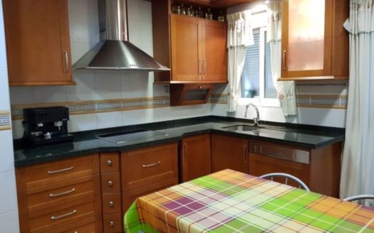 Piso de 3 Dormitorios y 2 baños con garaje frente Alcampo para larga temporada.