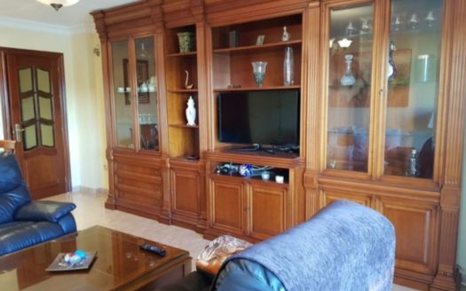 Piso de 3 Dormitorios y 2 baños con garaje frente Alcampo para larga temporada.