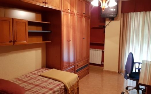 Piso de 3 Dormitorios y 2 baños con garaje frente Alcampo para larga temporada.