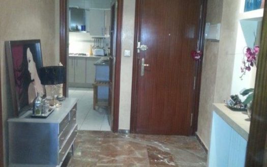 Estupendo piso de 3 dormitorios y 2 baños en Zaidín (Carrefour) con piscina y opción a garaje.