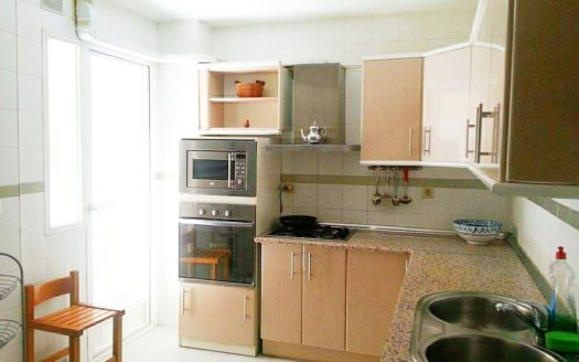 Estupendo piso de 3 dormitorios y 2 baños en Zaidín (Carrefour) con piscina y opción a garaje.