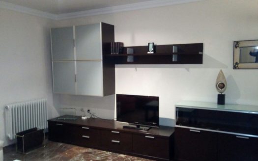 Estupendo piso de 3 dormitorios y 2 baños en Zaidín (Carrefour) con piscina y opción a garaje.