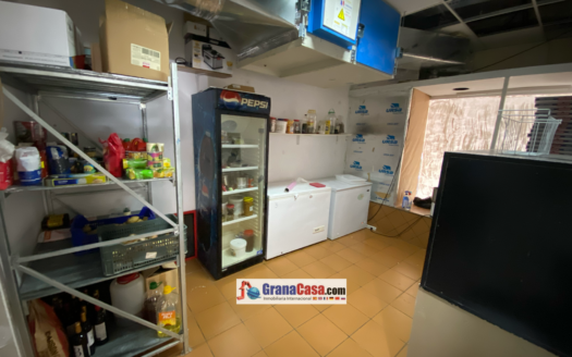 Se traspasa excelente Local Comercial en el Zaidin