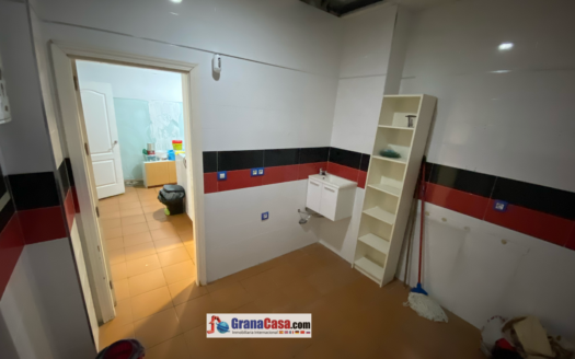 Se traspasa excelente Local Comercial en el Zaidin