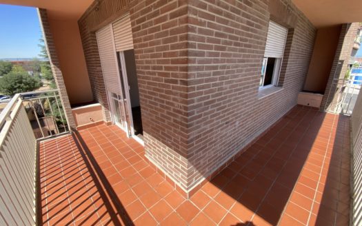 Piso exterior con dos dormitorios con calefacción central y piscina junto Carrefour Zaidin