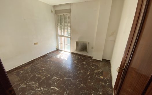 Piso exterior con dos dormitorios con calefacción central y piscina junto Carrefour Zaidin