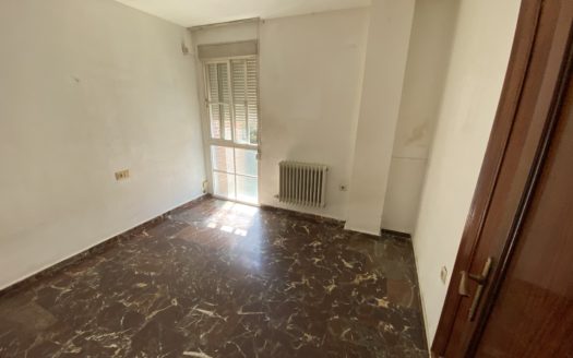 Piso exterior con dos dormitorios con calefacción central y piscina junto Carrefour Zaidin