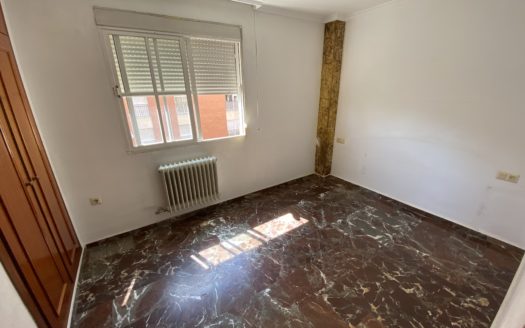 Piso exterior con dos dormitorios con calefacción central y piscina junto Carrefour Zaidin