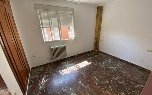 Piso exterior con dos dormitorios con calefacción central y piscina junto Carrefour Zaidin