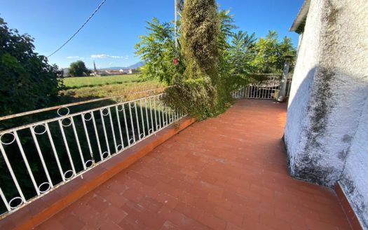 Casa de 3 dormitorios y 2 baños con gran parcela de m2 en Cijuela