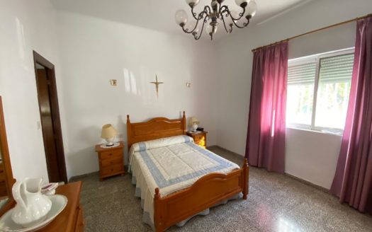 Casa de 3 dormitorios y 2 baños con gran parcela de m2 en Cijuela