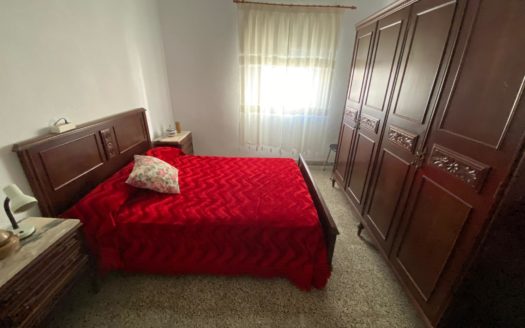 Casa de 3 dormitorios y 2 baños con gran parcela de m2 en Cijuela