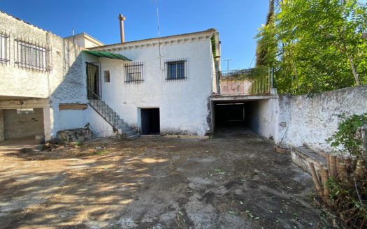 Casa de 3 dormitorios y 2 baños con gran parcela de m2 en Cijuela
