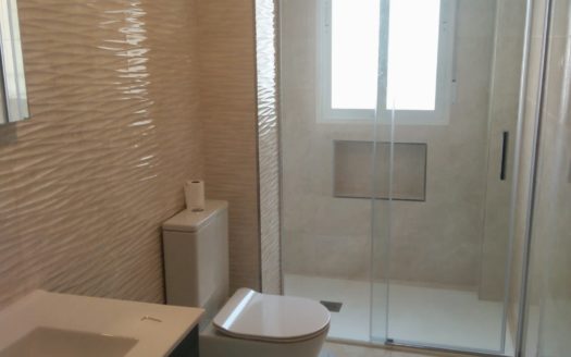 Excelente apartamento reformado de un dormitorio con garaje incluido junto a Acera del Darro