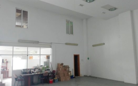 Nave en Cúllar Vega con 300 metros cuadrados con cámara frigorífica