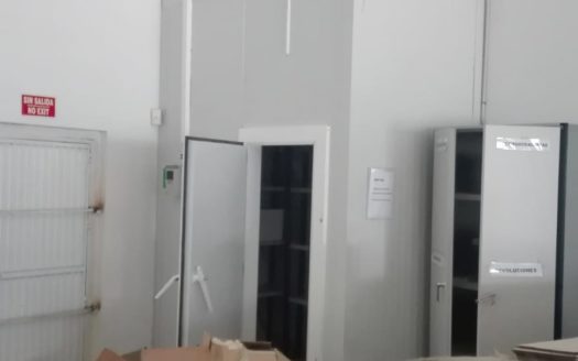 Nave en Cúllar Vega con 300 metros cuadrados con cámara frigorífica