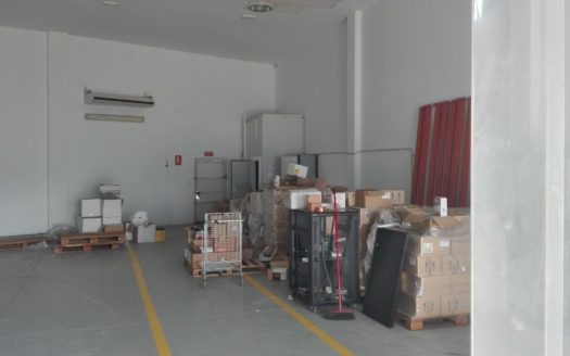 Nave en Cúllar Vega con 300 metros cuadrados con cámara frigorífica