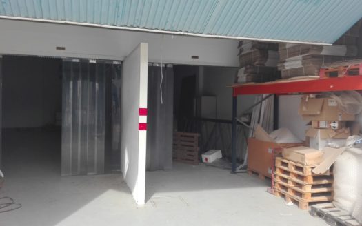 Nave en Cúllar Vega con 300 metros cuadrados con cámara frigorífica