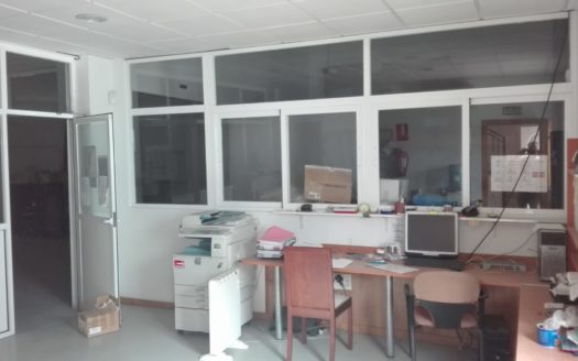 Nave en Cúllar Vega con 300 metros cuadrados con cámara frigorífica