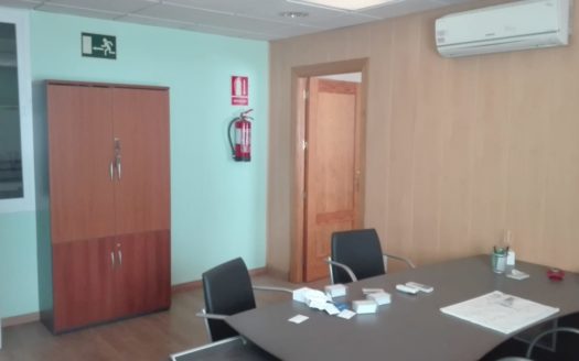 Nave en Cúllar Vega con 300 metros cuadrados con cámara frigorífica