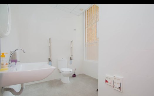 Local en venta en Zaidin.