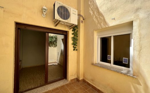 Excelente piso reformado de 2 dormitorios con patio en La Zubia