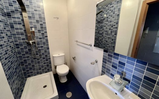 Excelente piso reformado de 2 dormitorios con patio en La Zubia