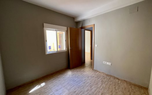 Excelente piso reformado de 2 dormitorios con patio en La Zubia