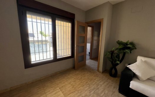 Excelente piso reformado de 2 dormitorios con patio en La Zubia