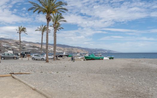 Piso con 3 dormitorios muy cerca de la playa en Salobreña