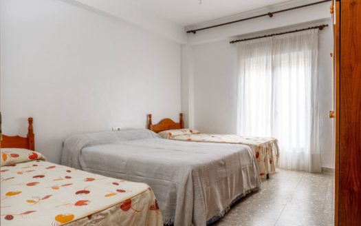 Piso con 3 dormitorios muy cerca de la playa en Salobreña