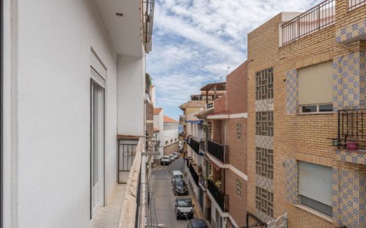 Piso con 3 dormitorios muy cerca de la playa en Salobreña