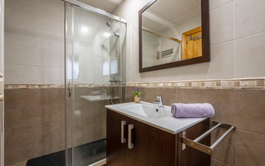 Piso con 3 dormitorios muy cerca de la playa en Salobreña