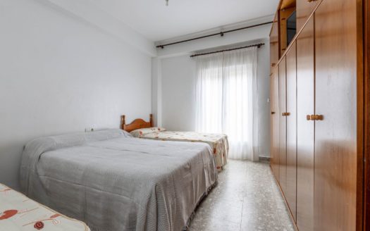 Piso con 3 dormitorios muy cerca de la playa en Salobreña