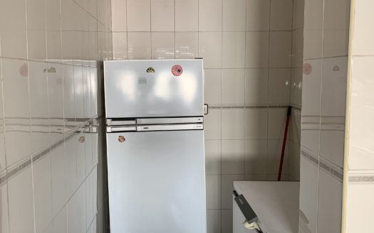 Habitaciones en piso de 3 dormitorios, 1 baño y 1 aseo en Armilla