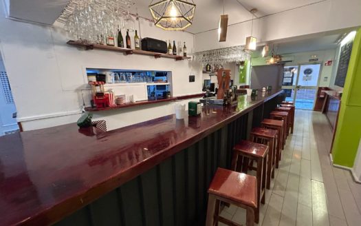 Se traspasa bar junto a Plaza de la Trinidad