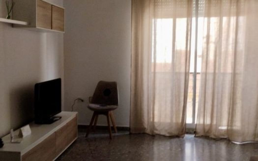 Habitaciones en piso de 3 dormitorios, 1 baño y 1 aseo en Armilla