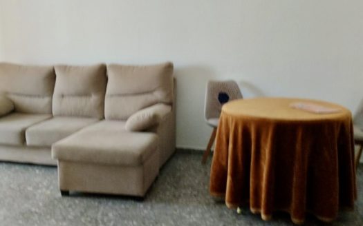 Habitaciones en piso de 3 dormitorios, 1 baño y 1 aseo en Armilla